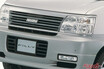 ん？　日産じゃない!?　よく見ればいすゞのバッジ!?　エルグランドの姉妹車ファーゴ・フィリー！