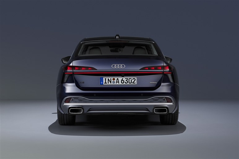【ほぼ量産型】アウディの新型SUV「Q9」の巨大グリルが見えた！ 最高級ド迫力モデルの公開は26年前半