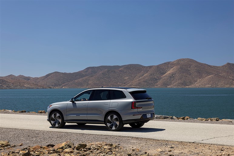 【名車復活】ボルボ新型「XC70」のプロトタイプ画像がリーク。中国以外の展開も計画…日本はどうなる？