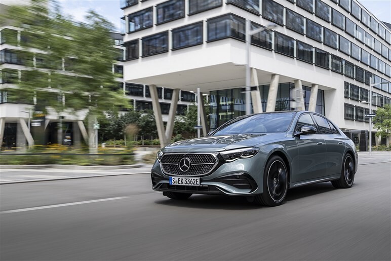 【詳細解説】メルセデスベンツ新型「Cクラス」の変更点は？ 星型LEDなど見どころ多数…26年登場