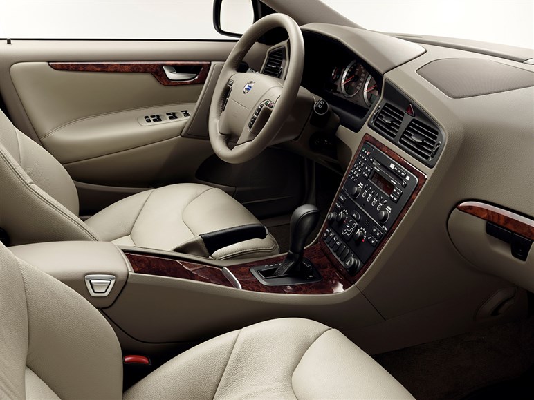 【名車復活】ボルボ新型「XC70」のプロトタイプ画像がリーク。中国以外の展開も計画…日本はどうなる？