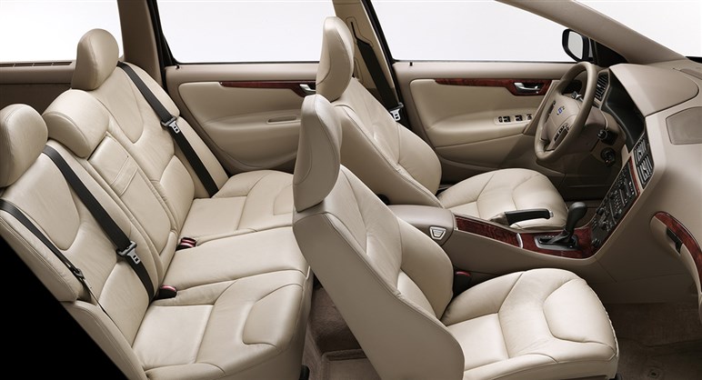 【名車復活】ボルボ新型「XC70」のプロトタイプ画像がリーク。中国以外の展開も計画…日本はどうなる？