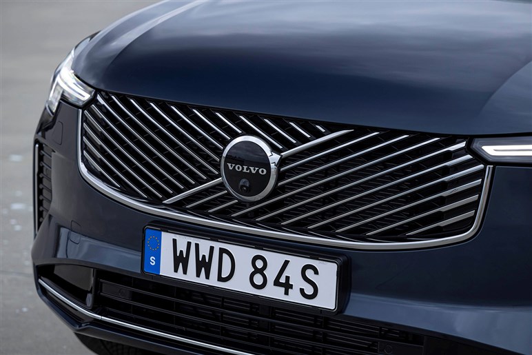 【名車復活】ボルボ新型「XC70」のプロトタイプ画像がリーク。中国以外の展開も計画…日本はどうなる？