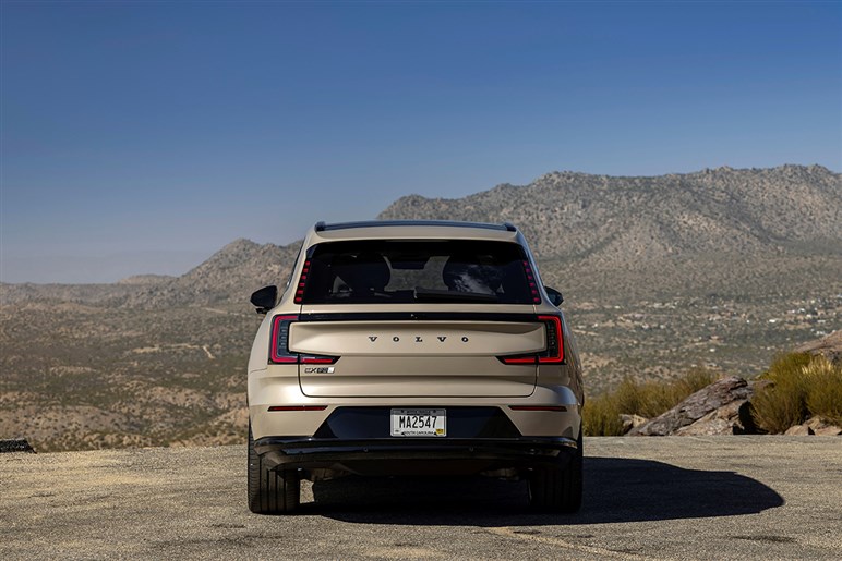 【名車復活】ボルボ新型「XC70」のプロトタイプ画像がリーク。中国以外の展開も計画…日本はどうなる？