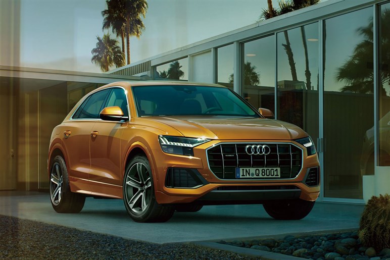 【ほぼ量産型】アウディの新型SUV「Q9」の巨大グリルが見えた！ 最高級ド迫力モデルの公開は26年前半