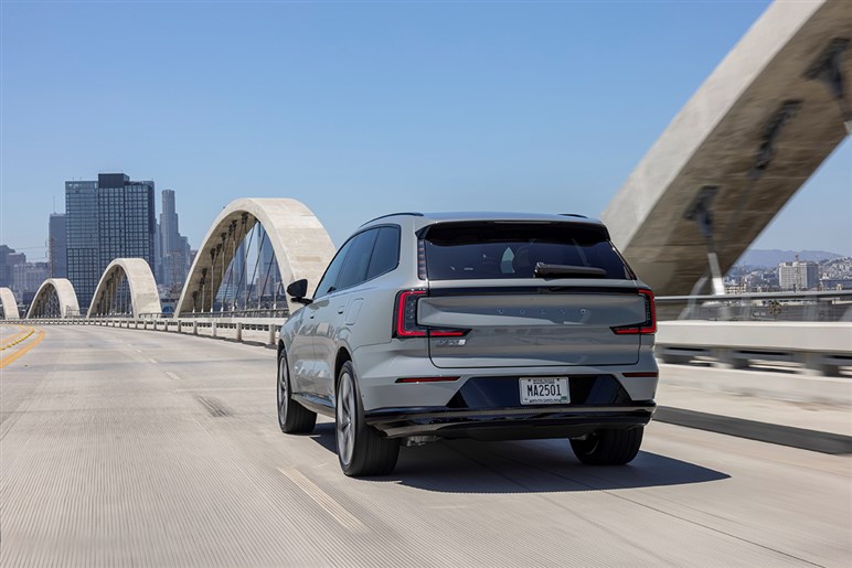 【名車復活】ボルボ新型「XC70」のプロトタイプ画像がリーク。中国以外の展開も計画…日本はどうなる？