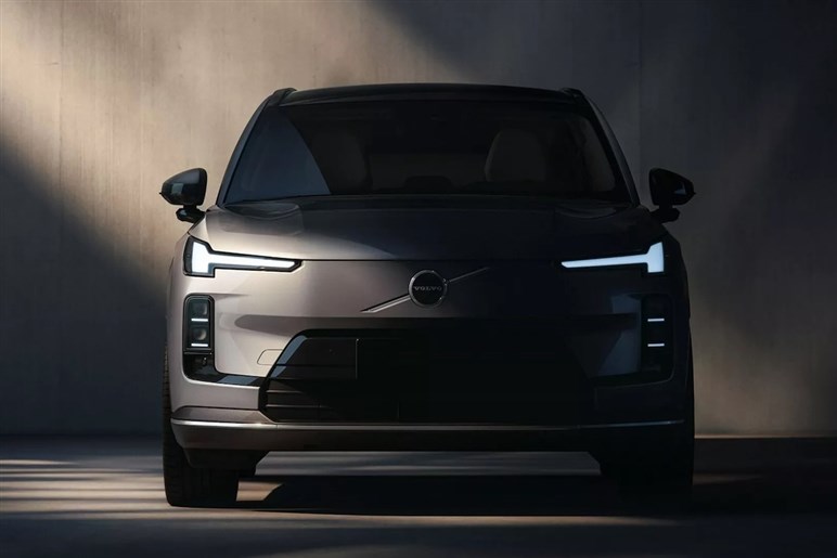 【名車復活】ボルボ新型「XC70」のプロトタイプ画像がリーク。中国以外の展開も計画…日本はどうなる？