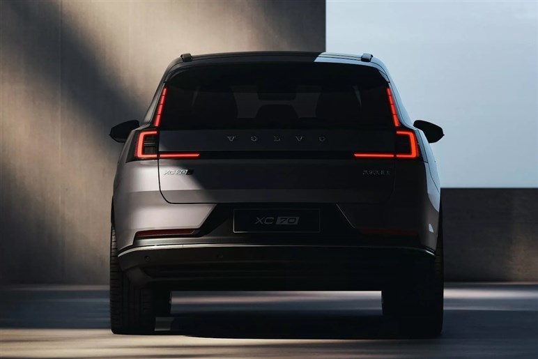 【名車復活】ボルボ新型「XC70」のプロトタイプ画像がリーク。中国以外の展開も計画…日本はどうなる？