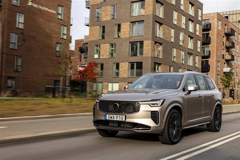 【名車復活】ボルボ新型「XC70」のプロトタイプ画像がリーク。中国以外の展開も計画…日本はどうなる？