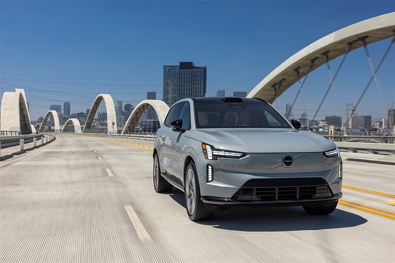 【名車復活】ボルボ新型「XC70」のプロトタイプ画像がリーク。中国以外の展開も計画…日本はどうなる？