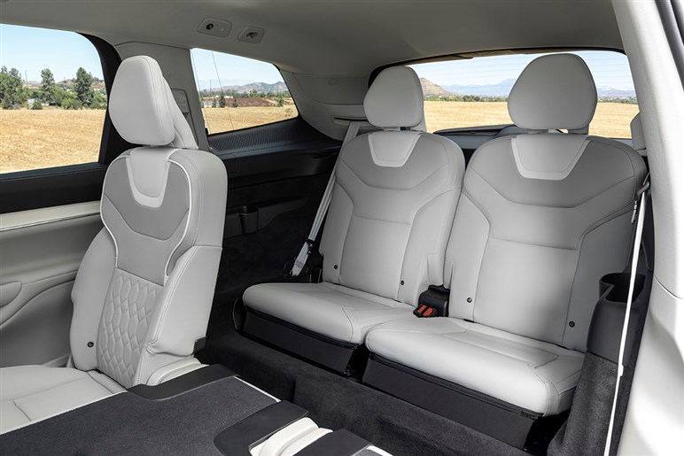 【名車復活】ボルボ新型「XC70」のプロトタイプ画像がリーク。中国以外の展開も計画…日本はどうなる？