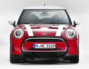 自動車界のファッションリーダー!　マイナーチェンジしたMINI　進化のポイントとは？