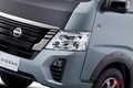 日産が「“アウトドア”な商用バン」発表！ ツヤ消し黒ボンネット＆フェンダーガーニッシュがカッコいい！「キャラバン」専用「SOTOASOBIパッケージ」新設定！