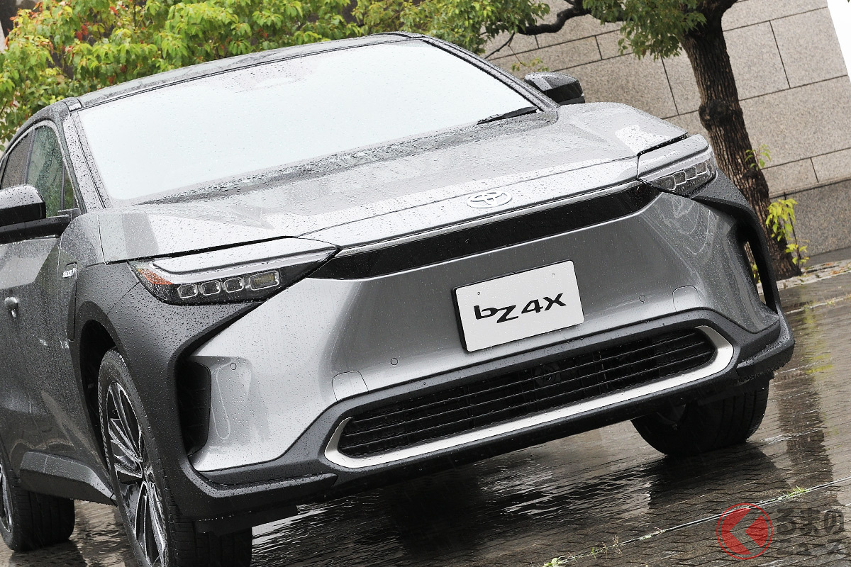 トヨタ新型suv Bz4x を日本初公開 斬新ハンドルお預けのプロトタイプでも従来車と異なる特徴とは くるまのニュース 自動車 情報サイト 新車 中古車 Carview