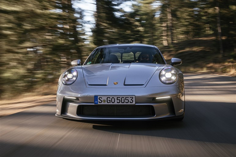 オンロード最速「911 S/T」爆誕。最良の911は投資価値も◎、4000台でもお値打ち！