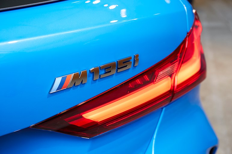 新型1シリーズ日本発売。FFの弱点を消すARBや自動バック機能のリバースアシストを装備