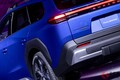 スバル新型「“4WD”ワゴンSUV」がスゴイ！ 水平対向エンジンじゃない「370馬力超え」高性能パワトレ搭載！ 全長4.8m“大柄ボディ”＆タフな「カクカクデザイン」も魅力の「トレイルシーカー」米国仕様とは？