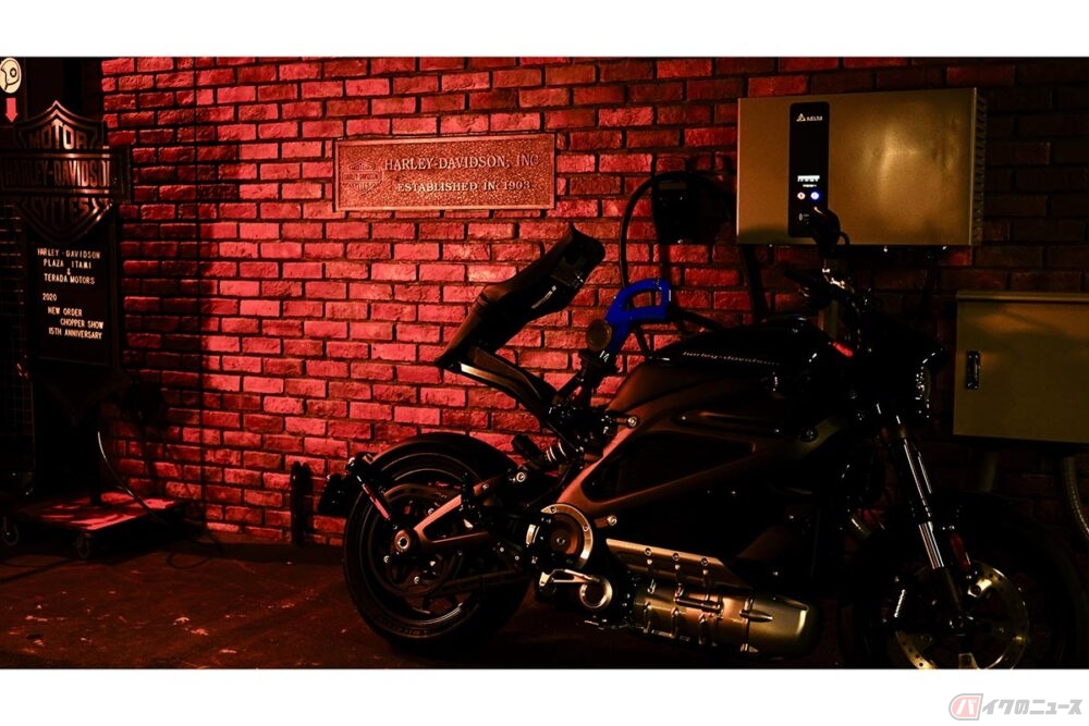 ハーレー正規ディーラーにev充電器導入開始 ハーレー初の電動バイク ライブワイヤー は最速30分で満充電可能 バイクのニュース の写真 自動車情報サイト 新車 中古車 Carview