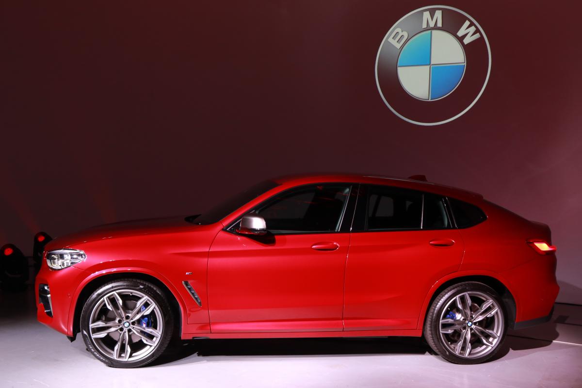 BMW X4が待望のフルモデルチェンジ！　よりクーペらしさが際立つボディが魅力的