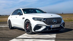 2気筒減らしても612馬力を発揮する「メルセデスAMG E 53ハイブリッド4MATIC+」をテスト！