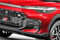 トヨタが新型「カローラクロス」発表！ 全長4.5m級で「ちょうどイイサイズ」に約200馬力の快速「“GR SPORT”」も設定！ めちゃ精悍“大口顔”の「走り仕様」はノーマルと何が違う？