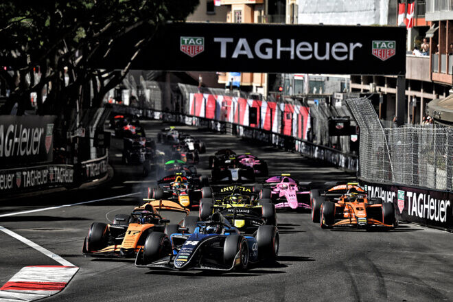 フロントロウ2台が接触、約40分の赤旗。FIA F2第5戦レース2はリタイア9台の大荒れに