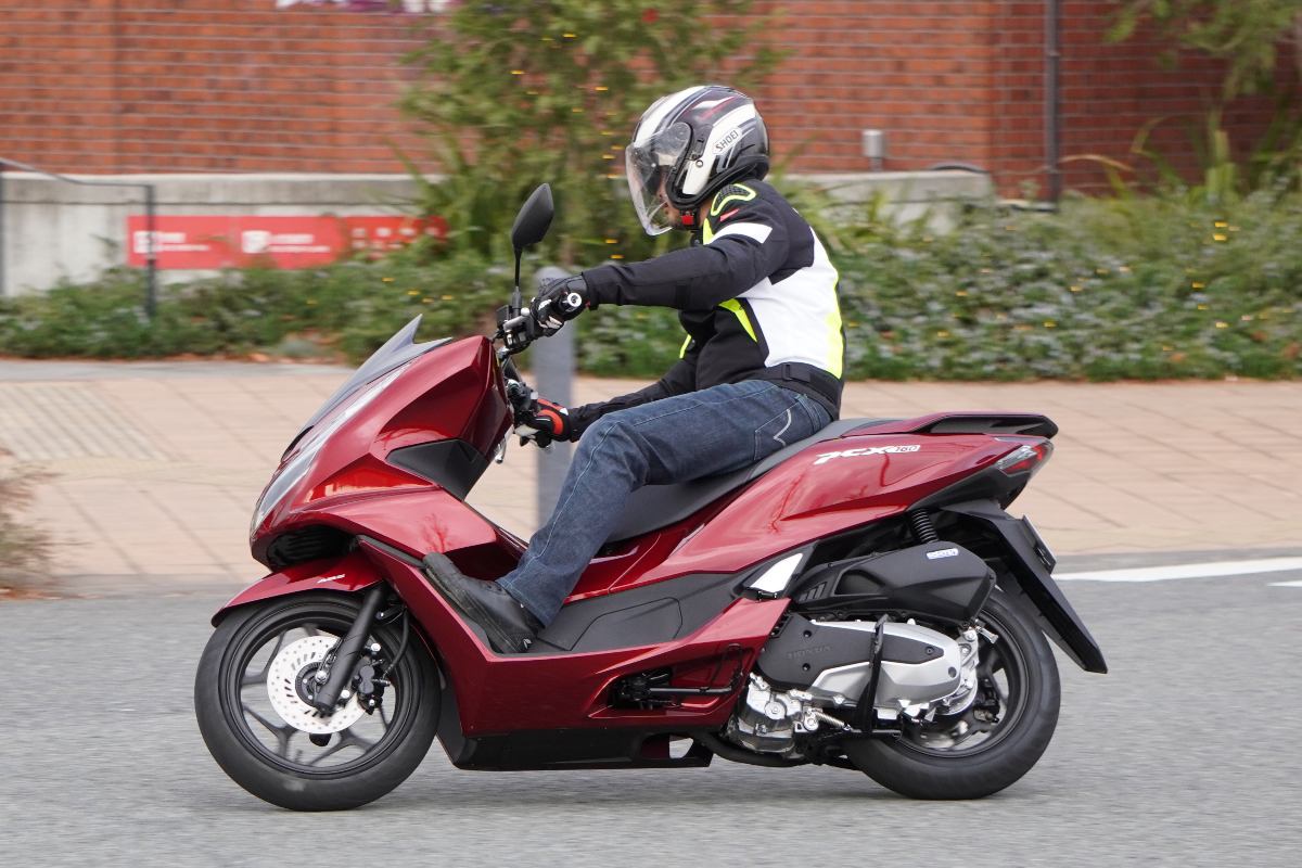 日本で一番売れている二輪車 Pcxがアップグレード 高級車みたいに上質なスクーター ってホント ベストカーweb 自動車情報サイト 新車 中古車 Carview