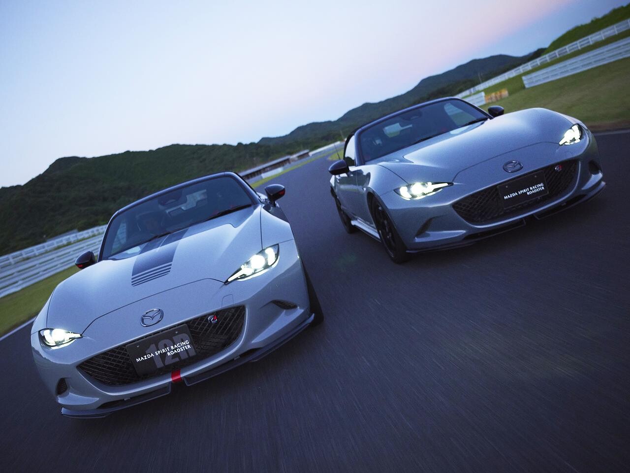 限定仕様の「12R」は761万2000円！マツダスピリットレーシング ロードスター、いよいよ予約受注を開始