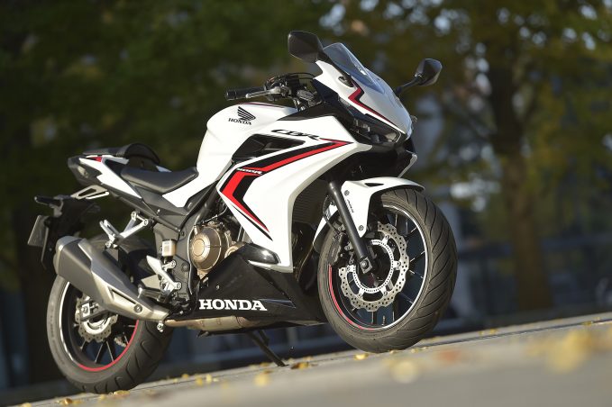 250ccには真似できない 400ccだから成立させられた優しいバイク ホンダの道は一日にして成らず 第3回 Honda Cbr400r 前編 Webオートバイ 自動車情報サイト 新車 中古車 Carview