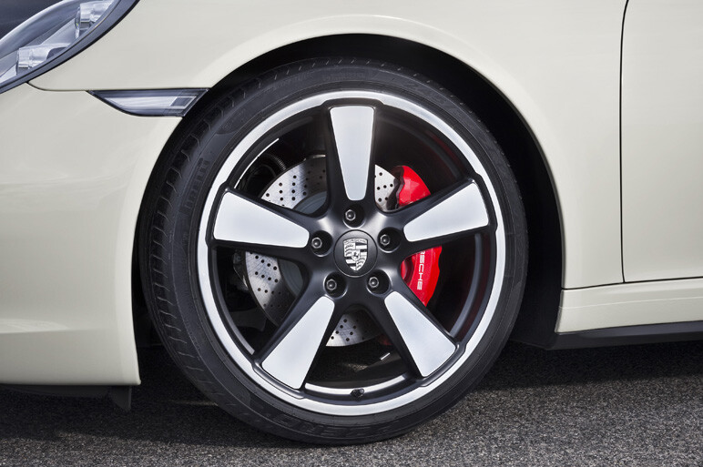 ポルシェ911に50周年記念モデルが登場！