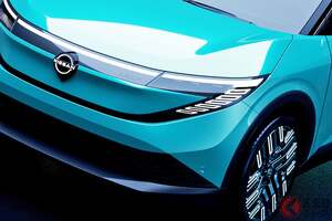 日産の「新型“流麗”SUV」17日に正式発表へ！ 8年ぶり全面刷新で“スッキリ”クーペフォルムに！ 正式発表前に「新型リーフ」を動画でお披露目