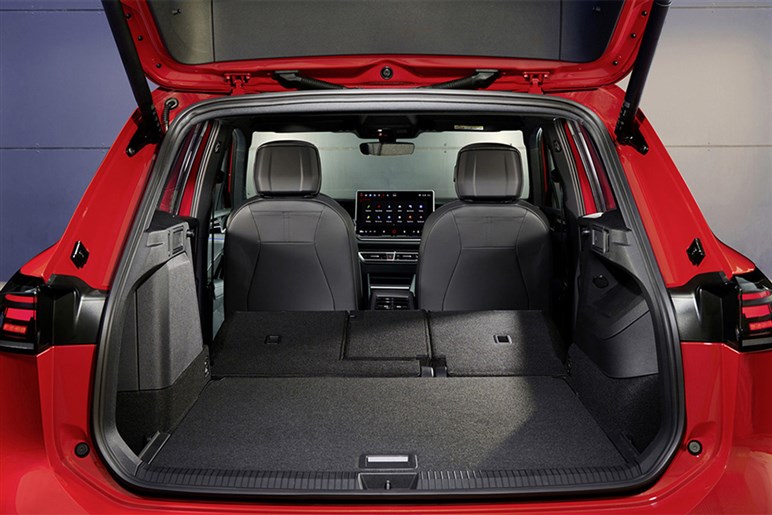 最新世代になったVWのSUV「ティグアン」と国産人気SUV「ハリアー」「CX-5」のお買い得度を比べた