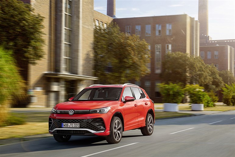 最新世代になったVWのSUV「ティグアン」と国産人気SUV「ハリアー」「CX-5」のお買い得度を比べた