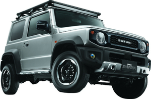 スズキ「ジムニーシエラ」新作アクセ装着車を披露！限定コラボグッズも見逃せない