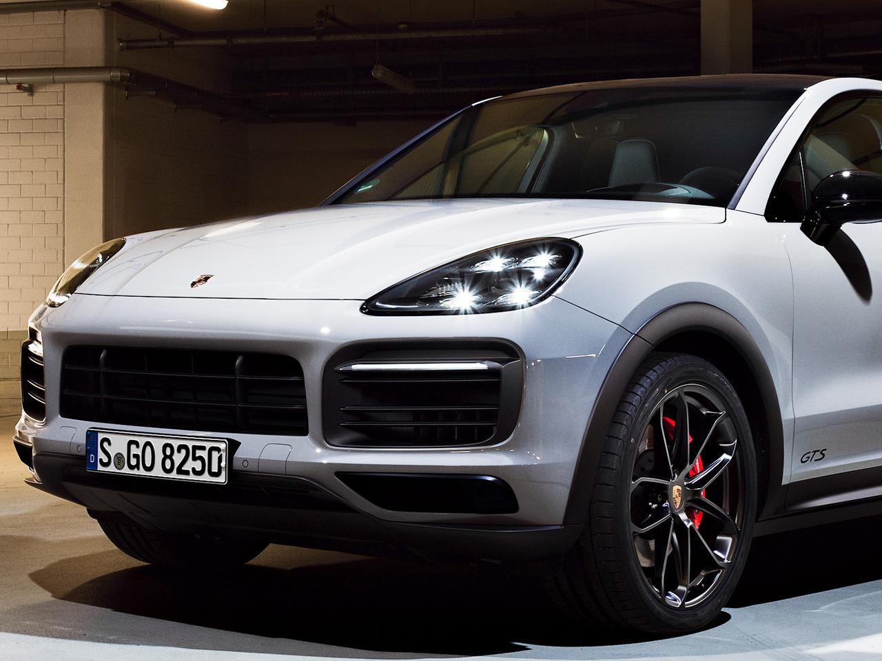 カイエンとカイエンクーペにGTSを追加。V8ツインターボを搭載した、もっともスポーティなモデル