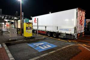 【実録】充電スタンドがトラックに塞がれて使えない!? スバルのEV「ソルテラ」で東京～大分・往復2175キロを長旅レポート【往路・前編】