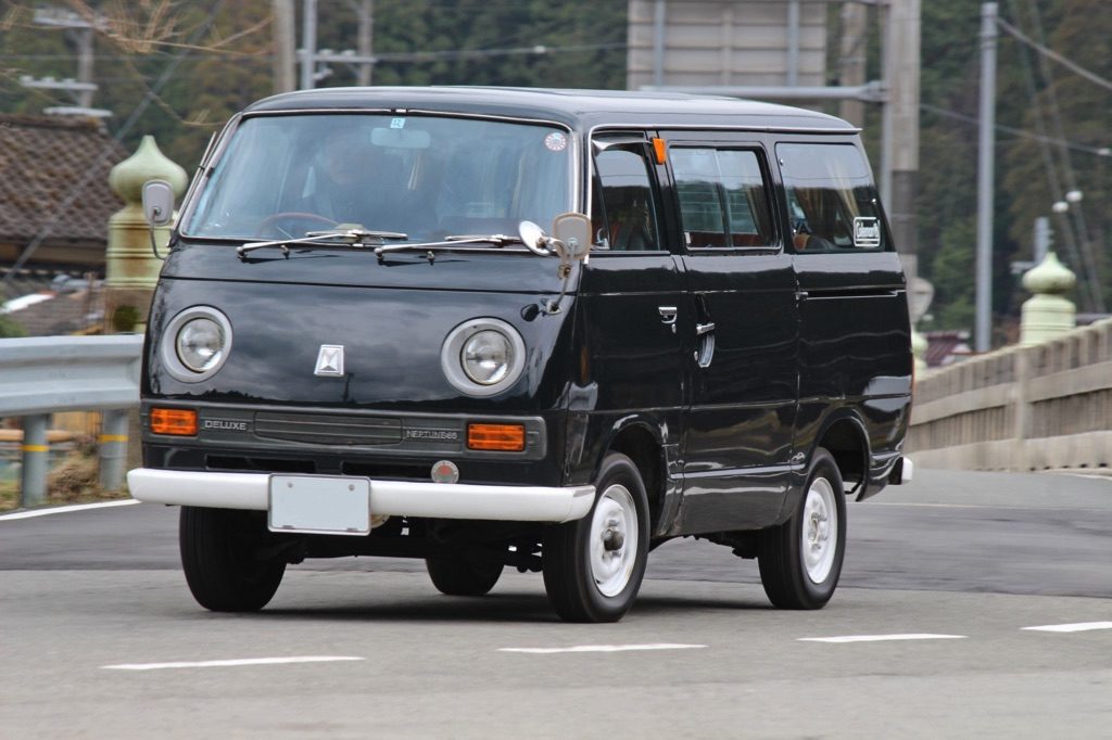 50年前に登場した国産初の９人乗りキャブオーバー型ワゴン 乗用デリカのルーツは この1台にある Maniaxcars Web Option 自動車情報サイト 新車 中古車 Carview