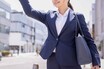 先に手を挙げたほう？　手前にいる人？　複数の客がいたらタクシードライバーは誰を乗せるのか元ドライバーが解説！