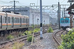 まさか自社の“伏線”!? 「隣の鉄道会社の甲種輸送」動画でバズった私鉄、「御社もですよね…？」 車両置き換え計画を聞いた
