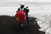 まさか雪上ライディングのプロ!?  雪国でも活躍する郵便配達バイクの謎
