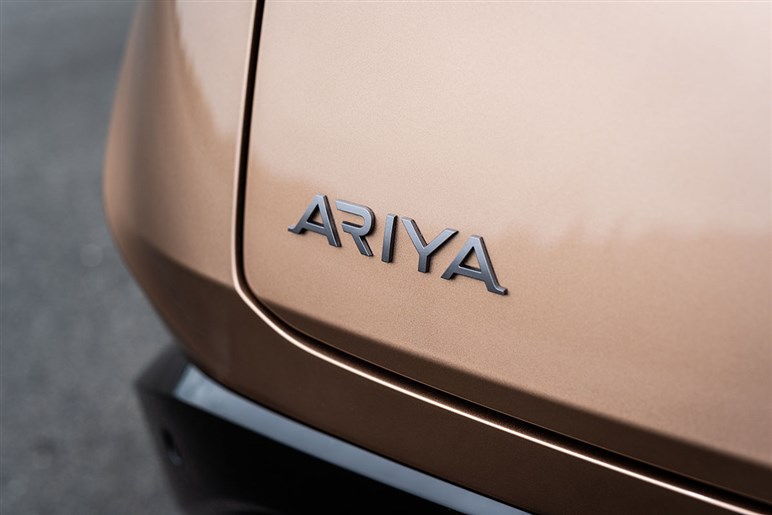 世界初公開された日産の次世代EV「アリア」はハイテク満載、500万円オーバーのプレミアムSUVだった