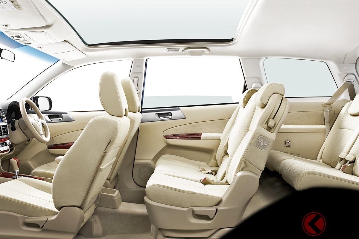 スバルの「“爆速”3列シートミニバン」がスゴい！ 超パワフルな「220馬力超え」ターボエンジン×全長4.7m級「ちょうどイイサイズ」！ 巨大サンルーフ＆ボンネット“穴”も装備の快速モデル「エクシーガGT」に注目