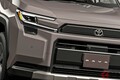 7年ぶり全面刷新！ トヨタ新型「RAV4」初公開！ 340馬力超え「高性能モデル」アリ？ トヨタ初の「最新ハイブリッド」採用？ 大人気SUVどうなったのか
