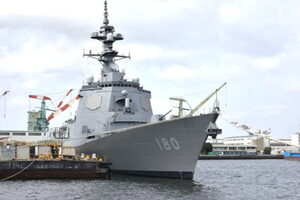 海自の「最新イージス艦」が中国艦隊を追跡！太平洋に“ダブル出現”した巨大な空母の画像が公開