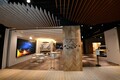 三菱自動車の新しい本社ショールームがオープン！　カフェも併設したオシャレな空間を演出