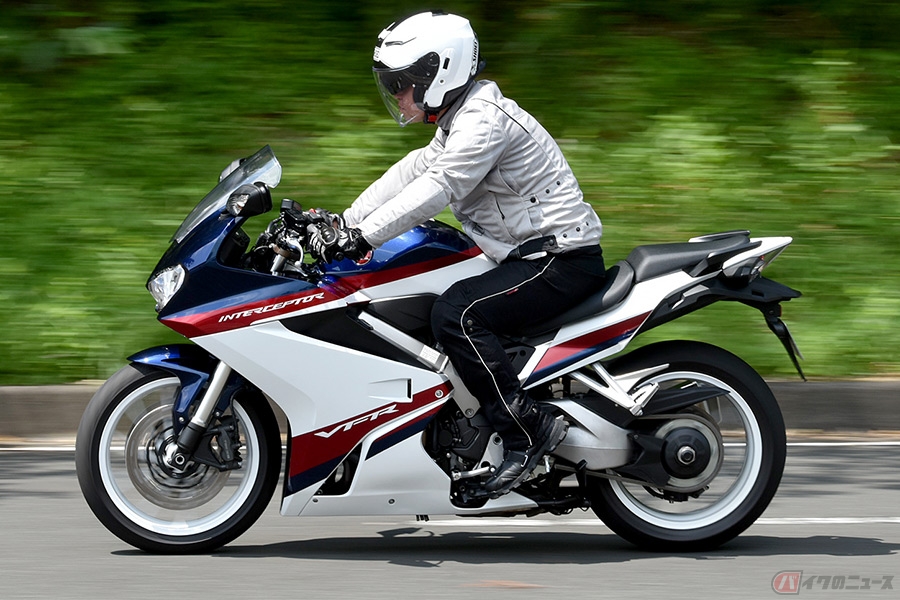 バイク乗りは白パンツを履かない 木下隆之の またがっちゃいましたvol 60 バイクのニュース の写真 自動車情報サイト 新車 中古車 Carview