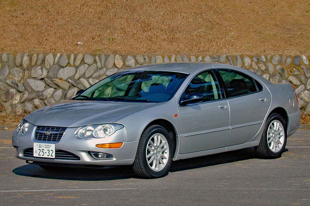 懐かしの輸入車 13 クライスラー 300mは01年モデルでさらにスタイリッシュになった Webモーターマガジン 自動車情報サイト 新車 中古 車 Carview