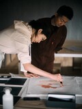 森星が手がけるtefutefuがキュレーション。移ろいゆくクラフトの美を感じる「色寂 irosabi」展が銀座・和光で開催