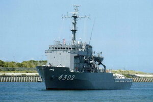 ロシア海軍の「怪しい軍艦」日本に超接近！防衛省が鮮明な画像を公開 “超ミニ自衛艦”が警戒監視に