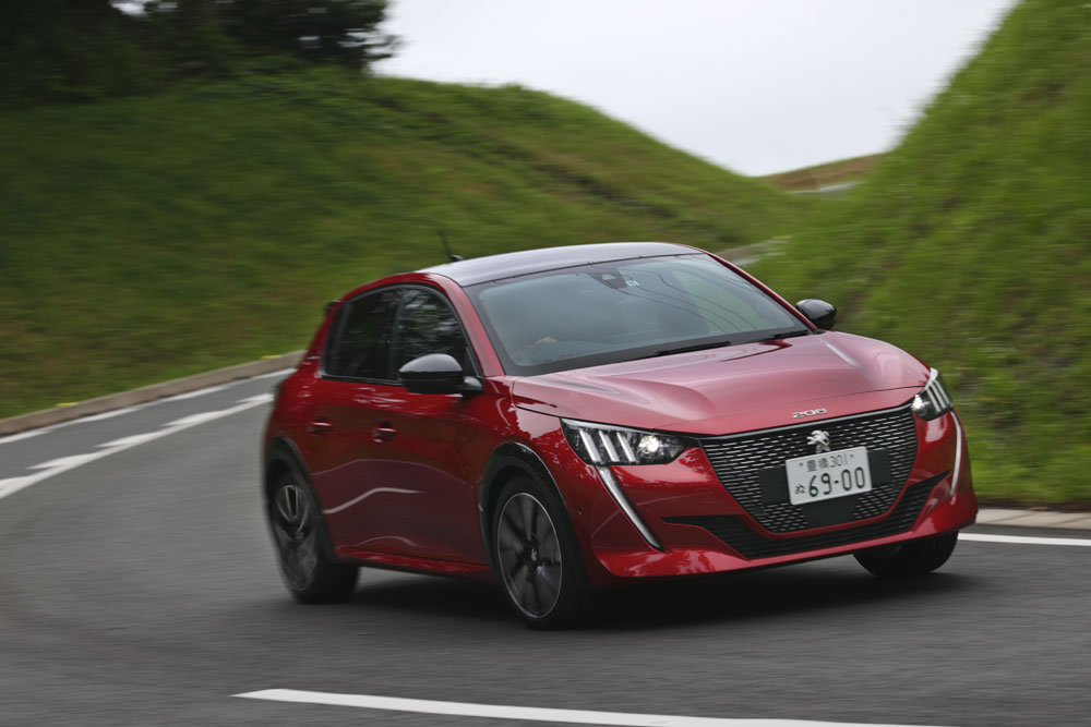 コンパクトなのに上質 プジョー8 Gtライン 新型を日本試乗 100ps仕様の評価は Autocar Japan 自動車情報サイト 新車 中古車 Carview